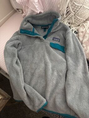 Patagonia Light Gray Fleece Pullover with Teal Accents